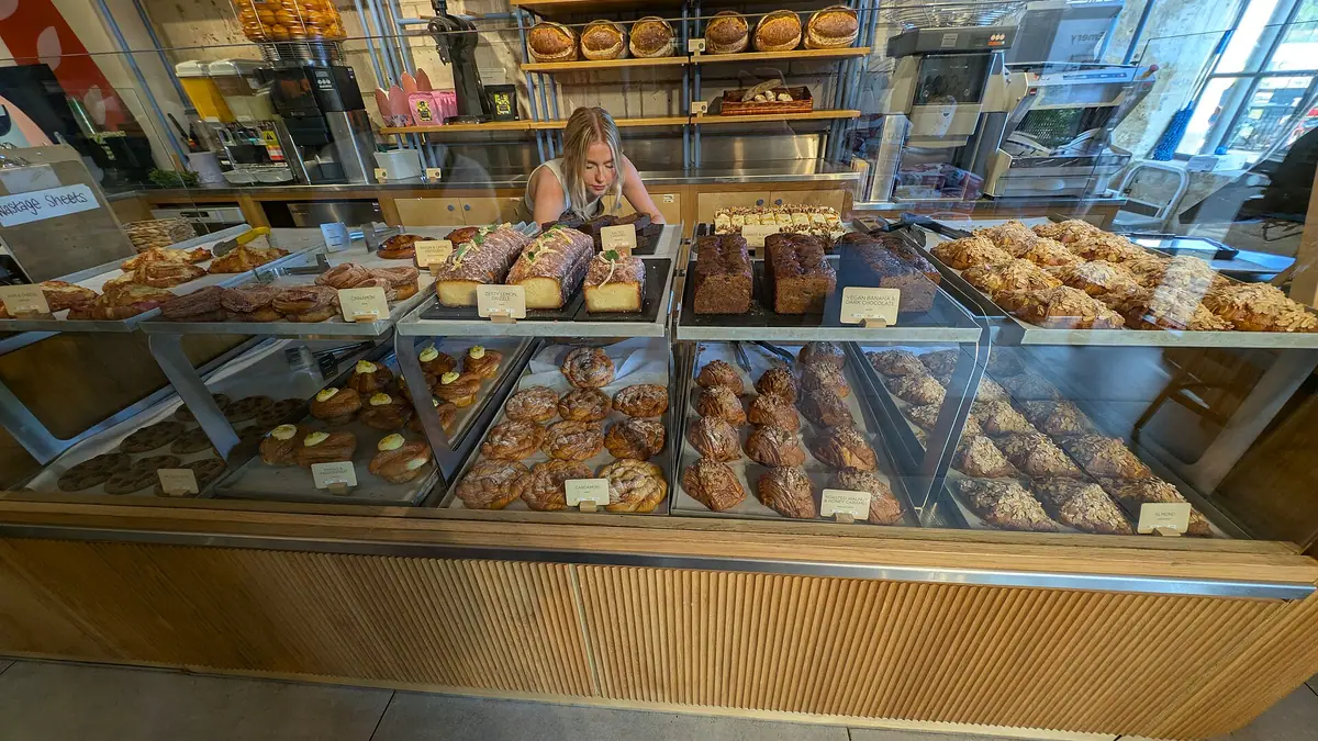 Warrens Bakery – bakery in Belliver, Plymouth